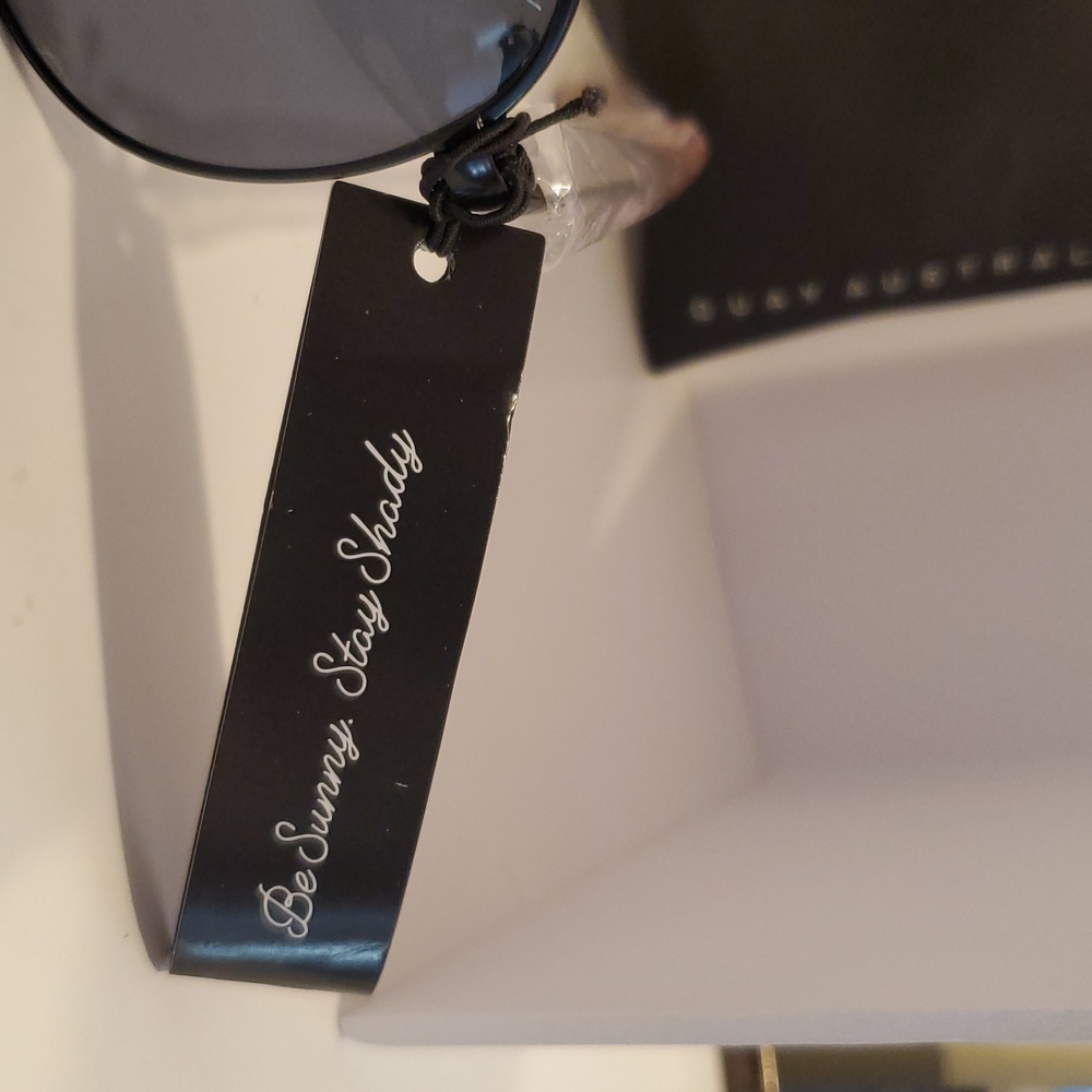 Quay Australia Aviator Sunglasses In Black Smoke NWT'S - Picture 4 of 7